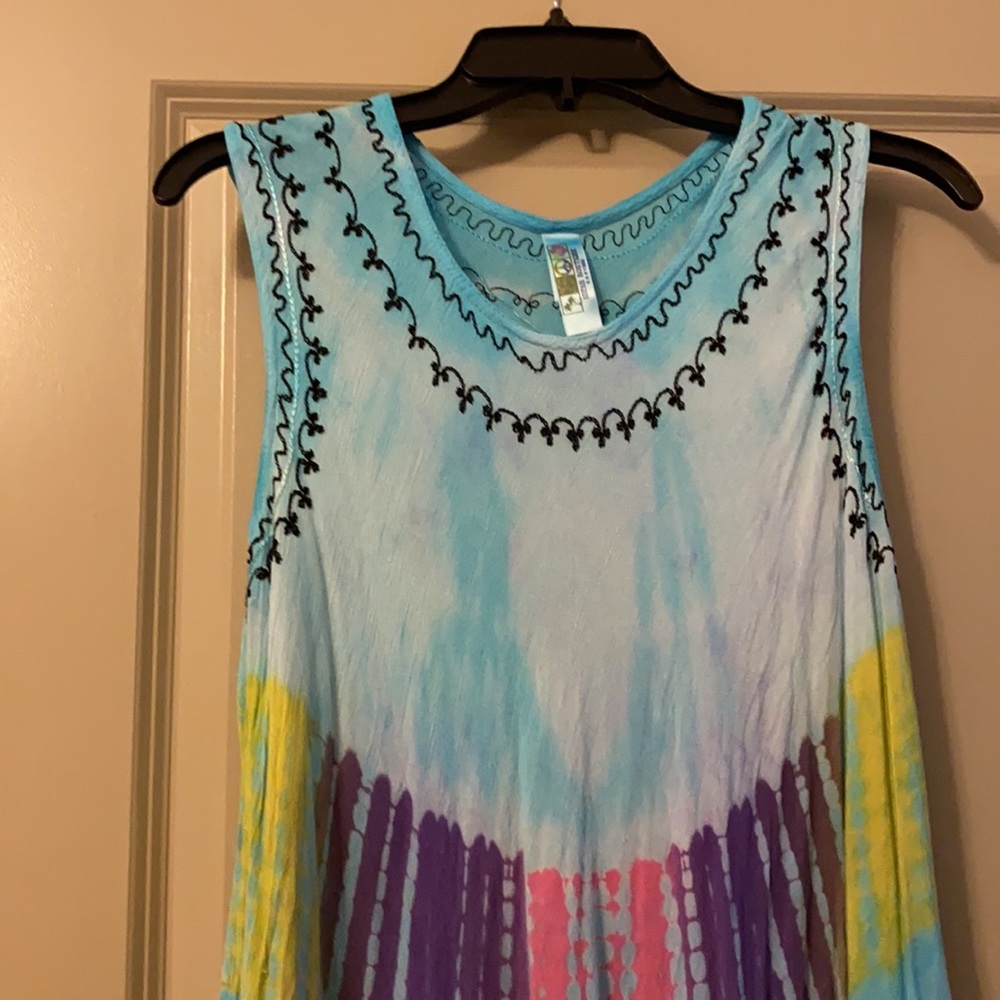Colorful strapless top. - Picture 2 of 3